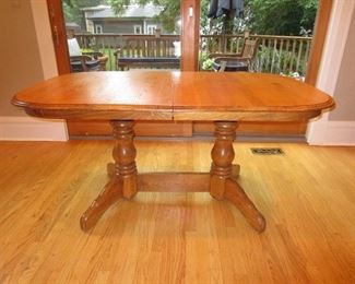 Double Pedestal Kitchen Table (has 2 leaves) 