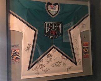 Rare 1996 NHL All Star Game signed Jersey. 31 total signatures including Gretzky, Lemieux, Borque, Messier, Hull and many more, very rare piece!!