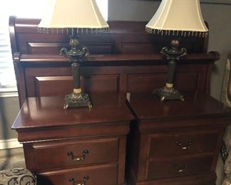 bed &-2 night stands