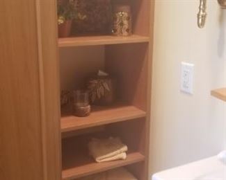 bathroom decor and towels