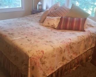 bedding and accent pillows