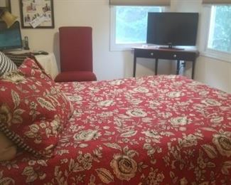 Queen size bedroom set with bedding