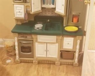 step 2 childs play kitchen