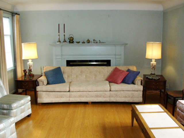 Living room overview.