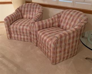2 Vintage Fabric Chairs	31 x 32 x 33	HxWxD