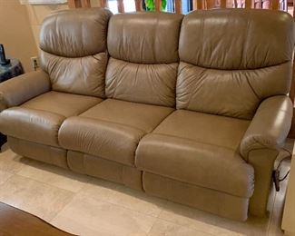La-Z-Boy Leather Reclining Sofa/Couch	38x84x35in	HxWxD
