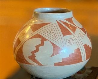 Gloria Hernandez Mata Ortiz Pottery	7.5in x 9in diameter	
