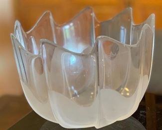Rosenthal Studio-Linie Icedew Crystal Glass Serving Bowl Scalloped Frosted 	7in x 9in diameter	
