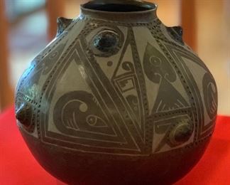 Black Anasazi pottery Pot	11.5 x 14in diameter	
