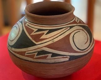 Native American Pottery Pot	11.5 x 15in dia	
