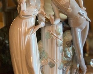 Lladro 4750 Romeo & Juliet Porcelain Figureine	17.5in H	
