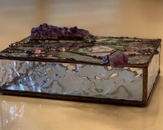 Art Glass Trinket box Amethyst	 	
