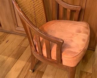 Oak Kitchen Table w/ 4 Barrel Chairs	30.5in H x 48in Diameter	
