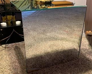 Mirror cube table AS-IS	18.5x18.5x18.5	HxWxD
