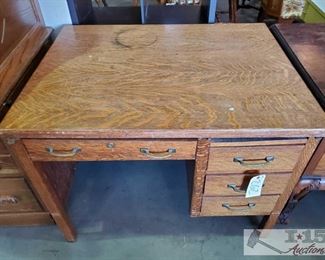 262: Wooden Four Drawer Desk
Wooden Four Drawer Desk