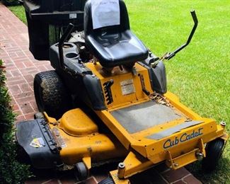 Riding Lawn Mower, Cub Cadet Zero Turn - runs great!