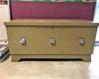 Lot 027 
Mid Century Roos Cedar Chest