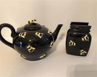 Lot 073 
Dept. 56 Bee Tea Pot