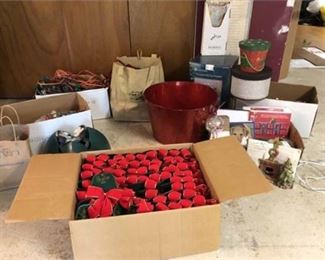 Lot 146 
Christmas Decoration Lot