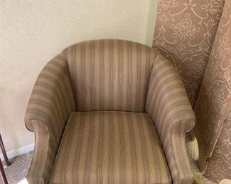 2 Waiting room chairs  34x34x34