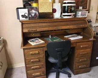 Roll Top Desk by American Lifestyles