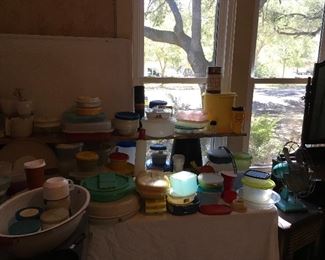 More Tupperware & Plasticware