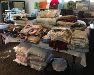 Bedding, Blankets, Curtains, & Pillows