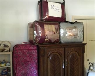 Bedding & Storage Cabinet