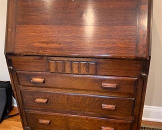 123. Antique Desk w/ 3 Drawers (30" x 18" x 41")