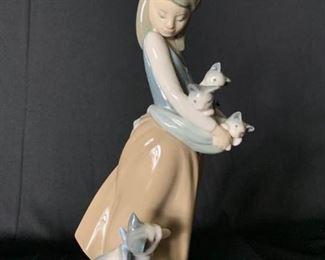 Lladro Girl with kittens https://ctbids.com/#!/description/share/232101