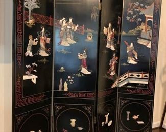 Beautiful 3-D Room Divider https://ctbids.com/#!/description/share/232109