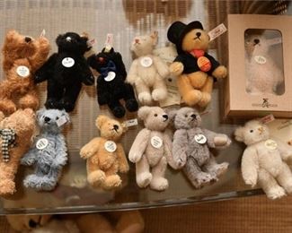 33. Nice Collection STEIFF Club Collectors Yearly Stuffed Bears