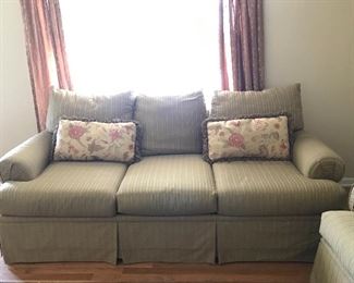 #2 Beautiful Comfortable Sofa
$100