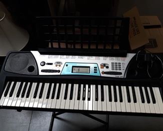 Yamaha PSR170 electronic keyboard