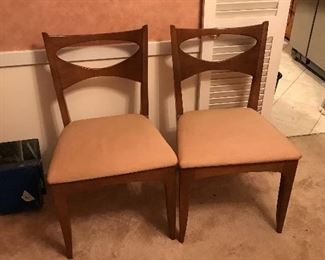 Dining table to match and 6 chairs hutch