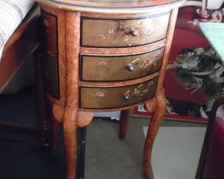 Decor table with 3 drawers