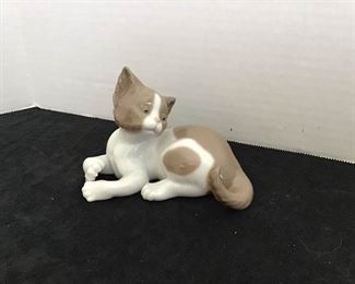 Ceramic Figurine https://ctbids.com/#!/description/share/231926