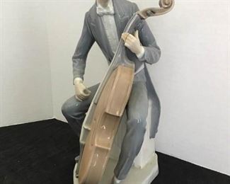 Ceramic Figurine https://ctbids.com/#!/description/share/231928