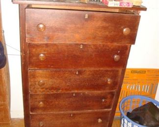 Early 1900's chester drawers/dresser.