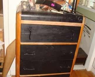 Vintage chester drawers.