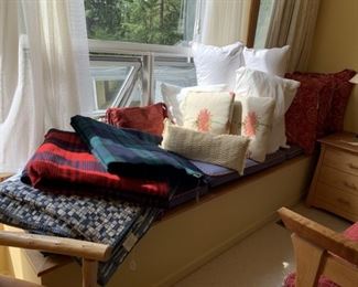 Pillows and two newer Pendleton wool blankets