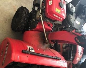 HS928 Honda 2 Stage Snow Blower