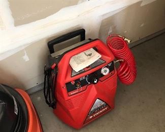 Husky 2.0SCFM 135 PSI 1.75 Gallon Air Compressor 