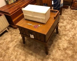 Vintage in table and jewelry box