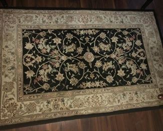 CLOSE UP VIEW OF ISFAHAN PERSIAN STYLE THICK WOOL FLOOR RUG - EXCELLENT CONDITION