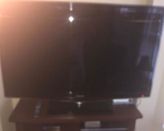 LARGE SCREEN FLAT SCREEN TV IN EXCELLENT WORKING CONDITION