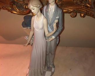 LLADRO SIGNED PORCELAIN WEDDING COUPLE SCENE - TALL FIGURINE IN EXCELLENT CONDITION