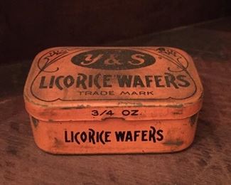 Small Old Licorice Wafers Tin