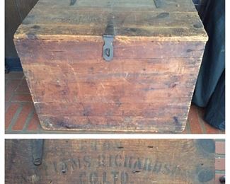 Early Advertising Trunk