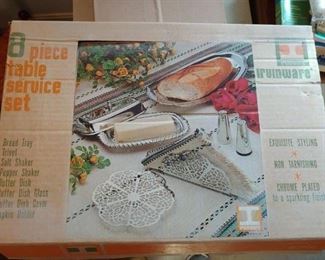Vintage Irvinware Table Service Set